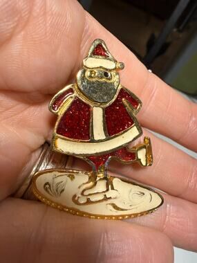Vintage Newpro Santa brooch 1.75”